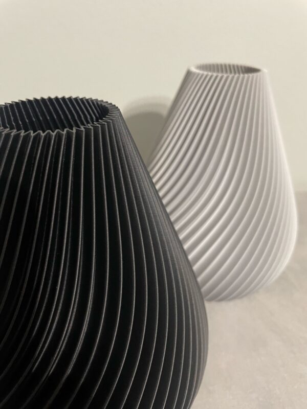 d5f63ce0-89d1-11f0-856d-59913c64bf5c Spiral Bulb Vase | Flower decoration